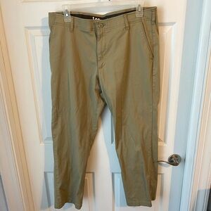 Lee men’s Khaki Stretch extreme motion dress pants 38 x 30